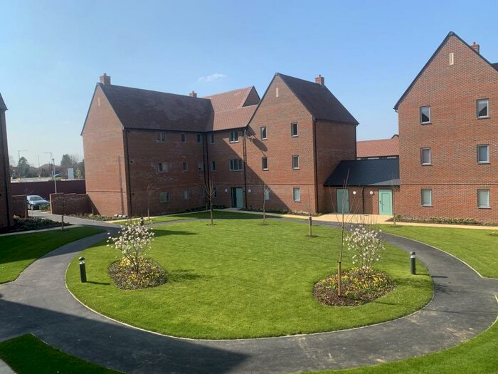 2 Bedroom Flat To Rent In Purssell Road, Aylesbury, HP22