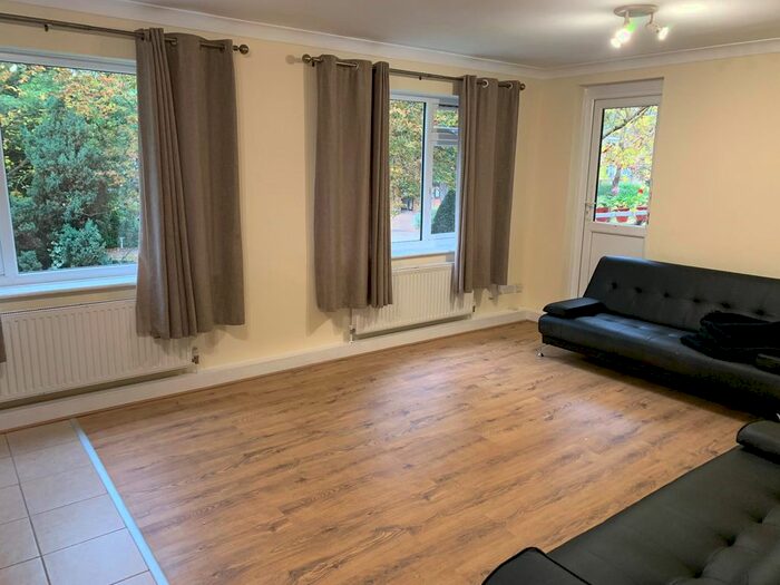 2 Bedroom Flat To Rent In Alden Mead, The Avenue, Hatch End, Pinner HA5