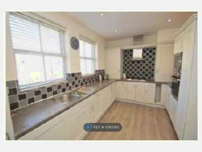 2 Bedroom Flat To Rent In Upton Mount, Macclesfield, SK10