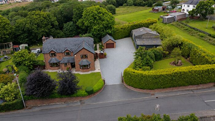 4 Bedroom Detached House For Sale In Heol Waunyclun, Trimsaran, SA17