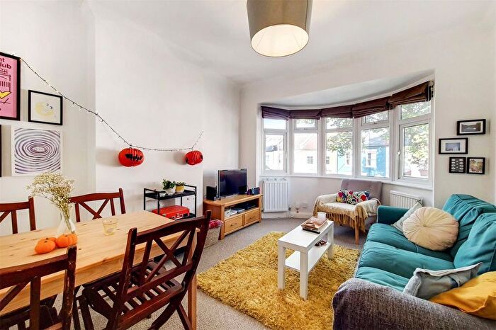 2 Bedroom Flat To Rent In Natal Road, London, SW16