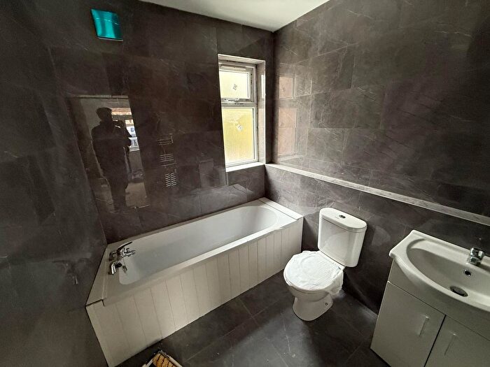 1 Bedroom Flat To Rent In High Road, RM6