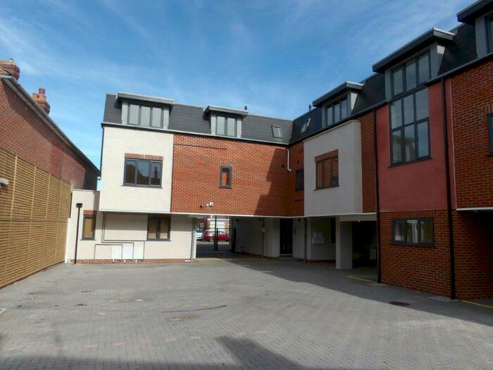 1 Bedroom Apartment To Rent In Queens Road, GU14