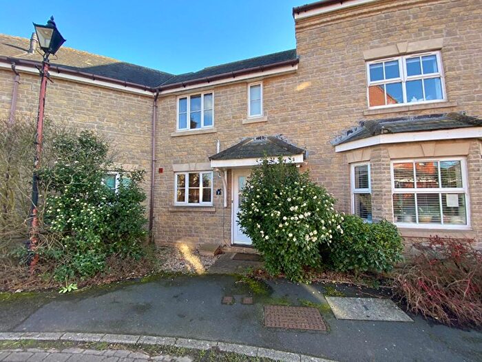 2 Bedroom Terraced House For Sale In Lingfield Crescent, Stratford-upon-Avon, CV37