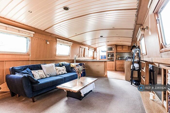 1 Bedroom House Boat To Rent In Victoria Park, London, E9