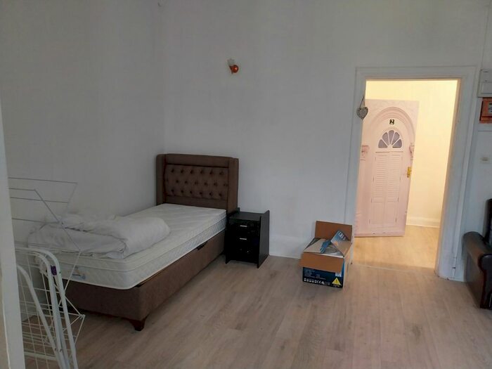 Studio To Rent In Hamilton Way, Finchley, London, N3