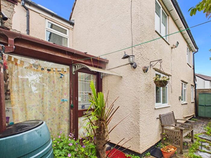 3 Bedroom Cottage For Sale In Court Road, Oldland Common, BS30