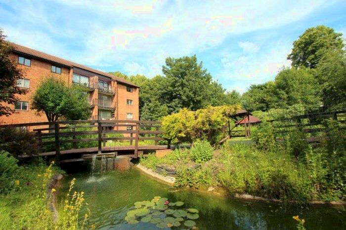 3 Bedroom Flat To Rent In Campion Close, Croydon, CR0