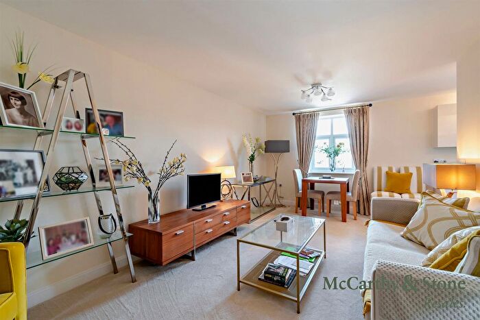 2 Bedroom Flat For Sale In Southborough Gate, Pinewood Gardens, Tunbridge Wells, TN4