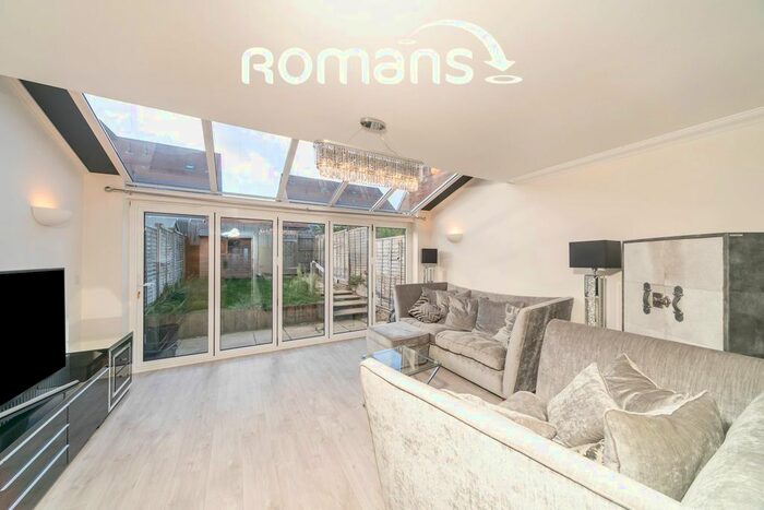 3 Bedroom Town House To Rent In Repton Crescent, Earley, Reading, RG6