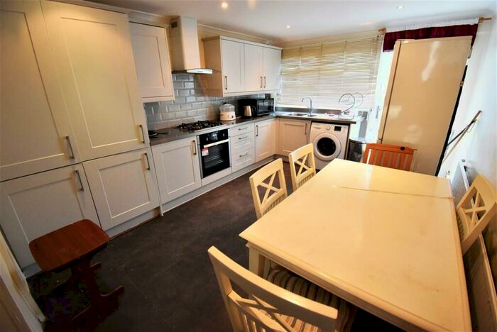 3 Bedroom Town House To Rent In Aluric Close, Chadwell St.Mary, RM16