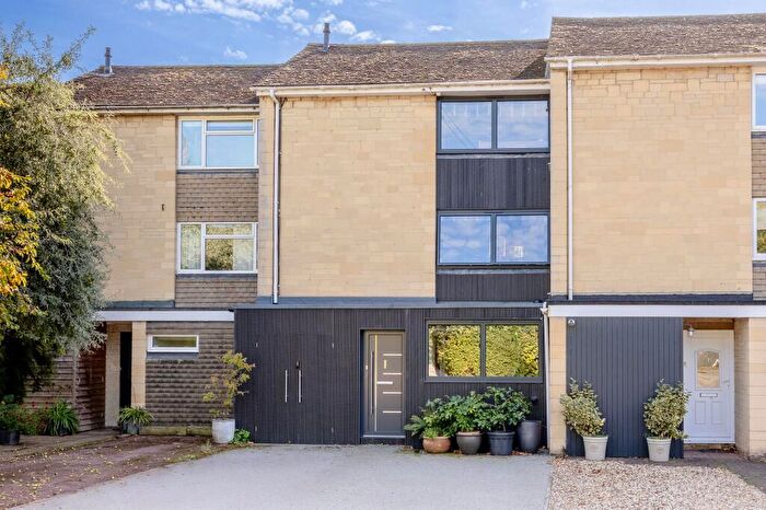 4 Bedroom Terraced House For Sale In Farm End, Woodstock, OX20
