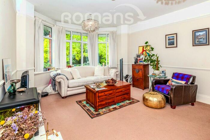 2 Bedroom Apartment To Rent In The Avenue, SL3