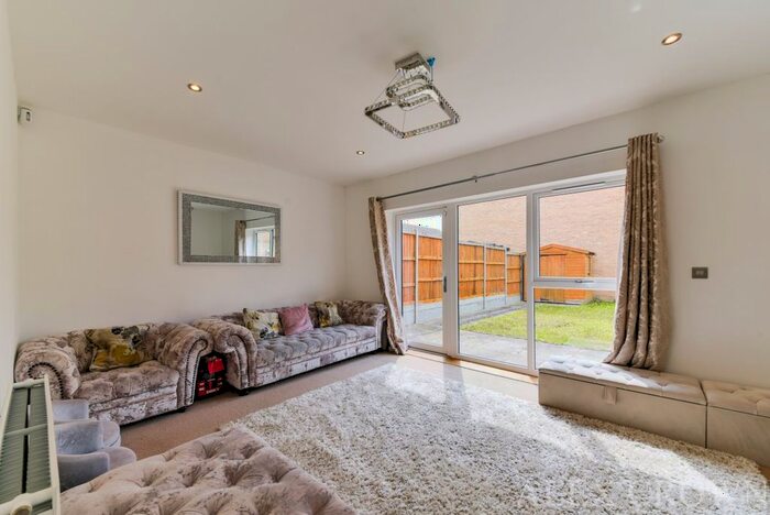 3 Bedroom Semi-detached House To Rent In Henson Road, Dagenham, RM8