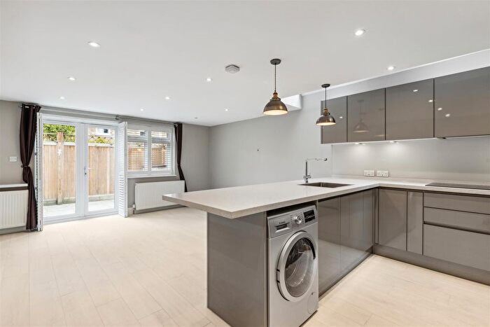 2 Bedroom Flat To Rent In Acton Lane, London, W4
