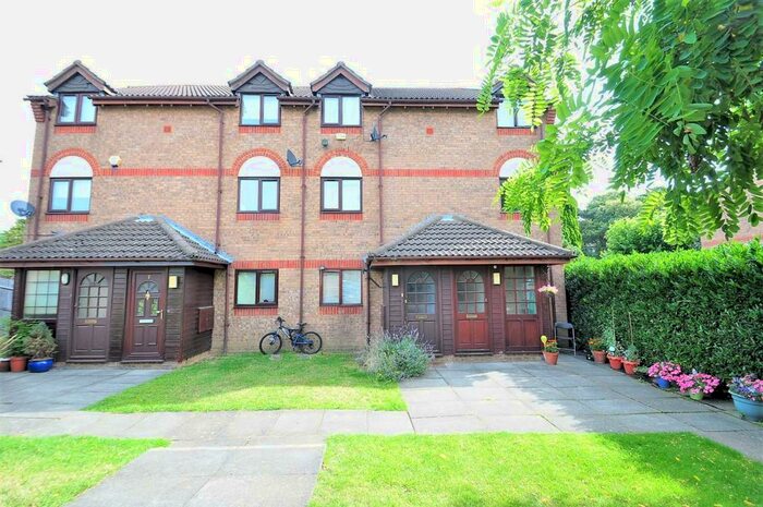 2 Bedroom Maisonette To Rent In Hawthorn Place, Erith, DA8