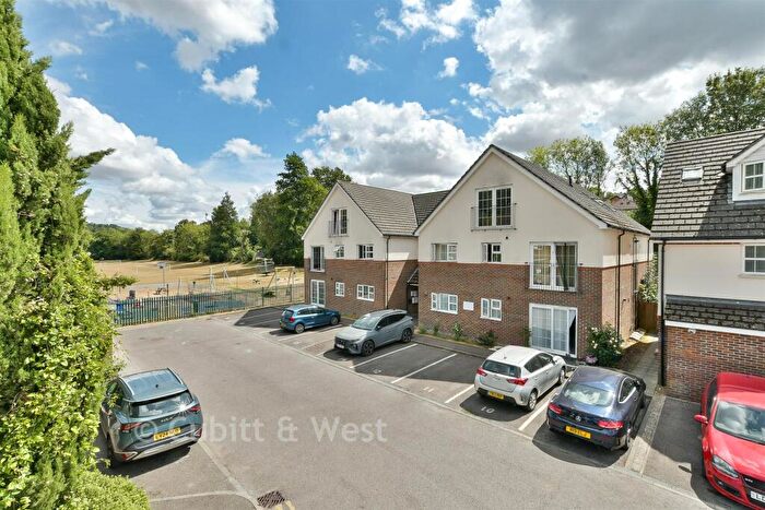 2 Bedroom Flat For Sale In Stafford Rise, Caterham, Surrey, CR3
