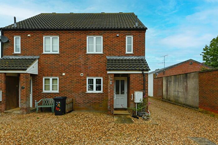 3 Bedroom Semi-Detached House For Sale In George Raines Close, Hunstanton, PE36