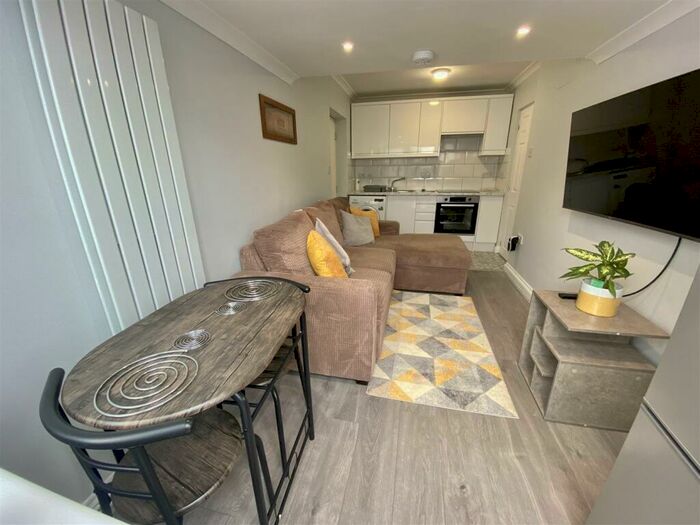 1 Bedroom Apartment To Rent In Kershaw Close, Luton, LU3