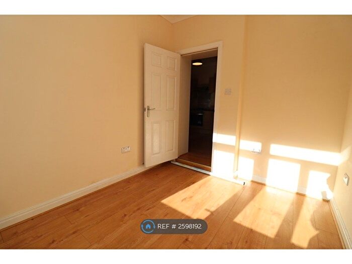 2 Bedroom Flat To Rent In Ashgrove Road, Ilford, IG3
