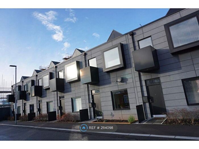 3 Bedroom Terraced House To Rent In Lockyard Lane, Manchester, M4