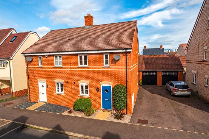 3 Bedroom Semi Detached House For Sale In Harebell Avenue, Stotfold, SG5