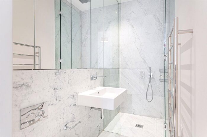 3 Bedroom Flat For Sale In Warwick Court, High Holborn, WC1R