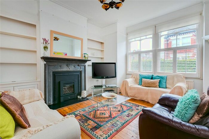 2 Bedroom Flat To Rent In Stapleton Road, London, SW17