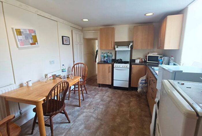 2 Bedroom Flat To Rent In William Street, Swansea, SA1