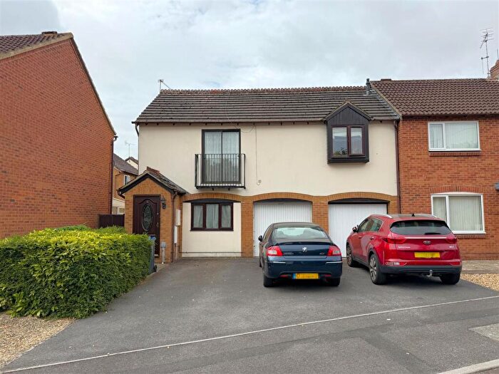 3 Bedroom End Of Terrace House For Sale In Hollybush Close, Chippenham, SN14