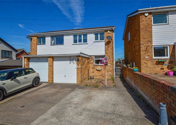 3 Bedroom Semi-Detached House For Sale In Birchlands Drive, Killamarsh, Sheffield, S21