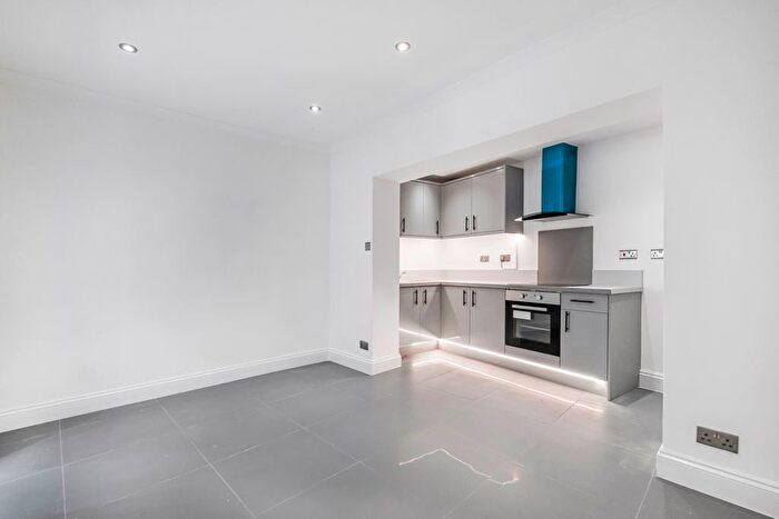 3 Bedroom Terraced House For Sale In Hayfield Passage, London, E1