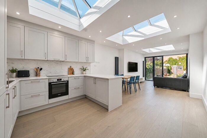 3 Bedroom Flat For Sale In Durnsford Road, Southfields, SW19