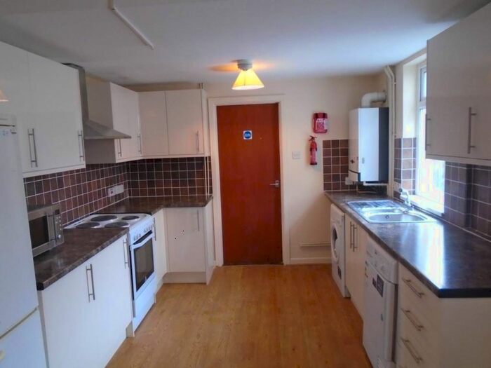 5 Bedroom Property To Rent In Malvern Terrace, Bynmill, Swansea, SA2