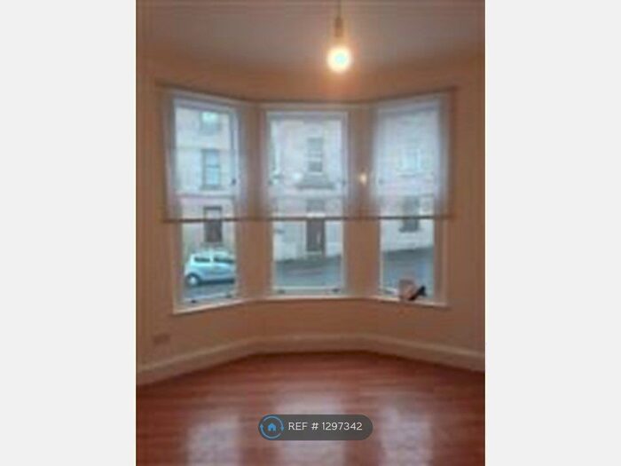1 Bedroom Flat To Rent In Brachelston Street, Greenock PA16