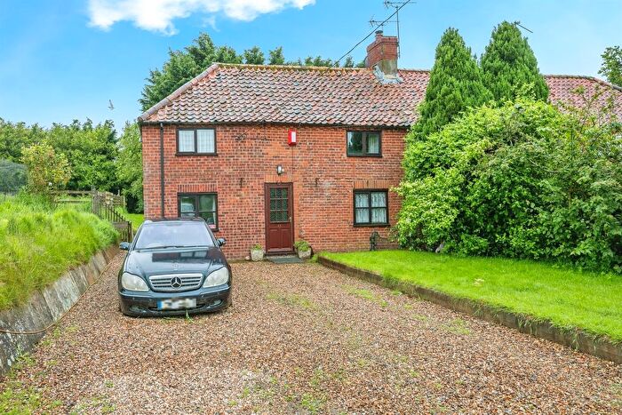 3 Bedroom End Of Terrace House For Sale In Common Road, Wickmere, Norwich, NR11