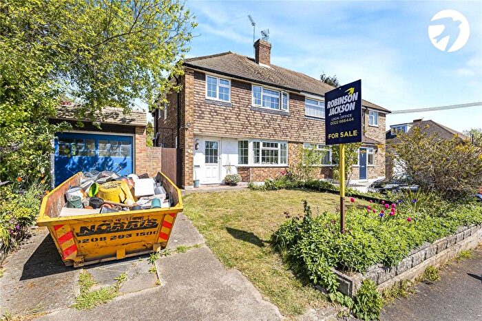3 Bedroom Semi Detached House For Sale In St Davids Road, Hextable, Kent, BR8