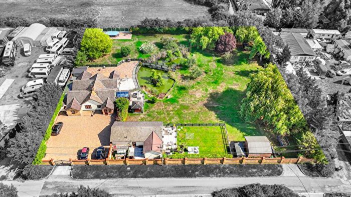 7 Bedroom Detached Bungalow For Sale In Lower Park Road, Wickford, SS12