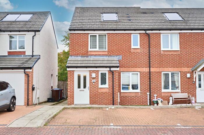 3 Bedroom Terraced House To Rent In Kersebrock Place, Larbert, FK2