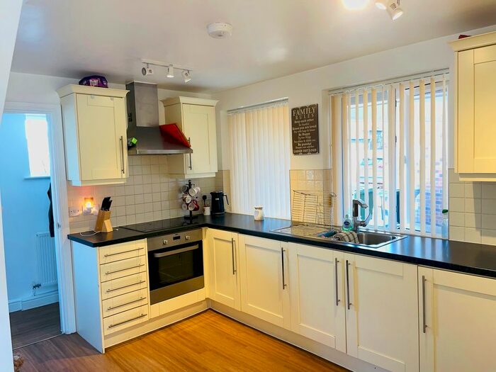 3 Bedroom End Of Terrace House To Rent In Springfield Drive, Abingdon, OX14