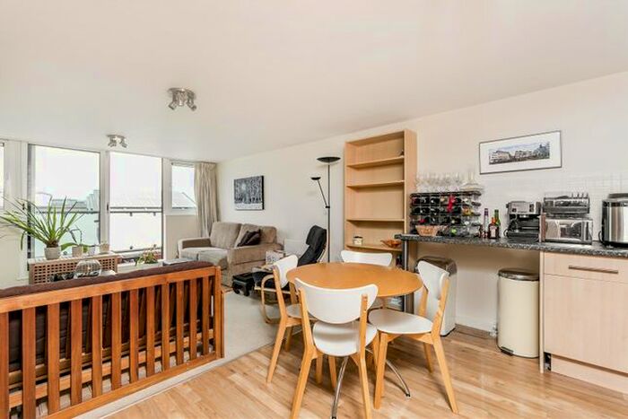 1 Bedroom Flat To Rent In Farm Close, London, SW6