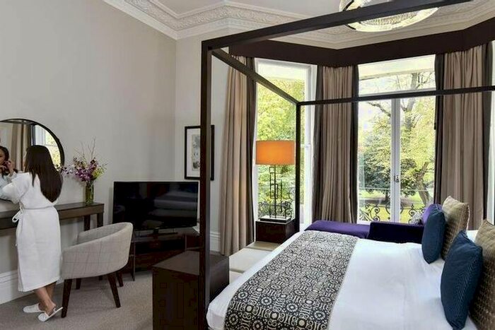 3 Bedroom Flat To Rent In Stanhope Gardens, London, SW7