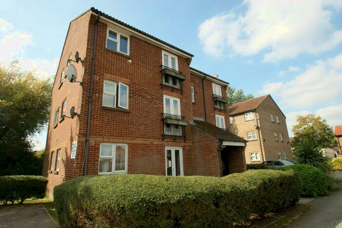 1 Bedroom Flat To Rent In Boveney Close, Cippenham, Slough, SL1