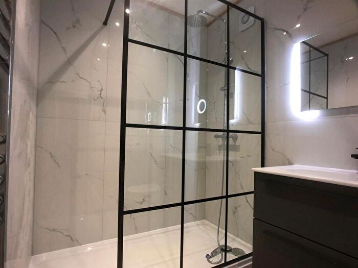 2 Bedroom Apartment To Rent In Lane End Court, Leeds, LS17