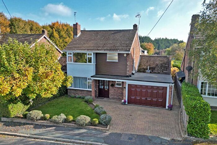 3 Bedroom Detached House For Sale In Shepherds Fold, Holmer Green, HP15