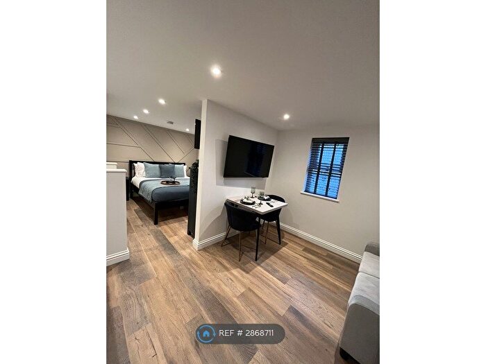 Studio To Rent In Hilary Court, Luton, LU2