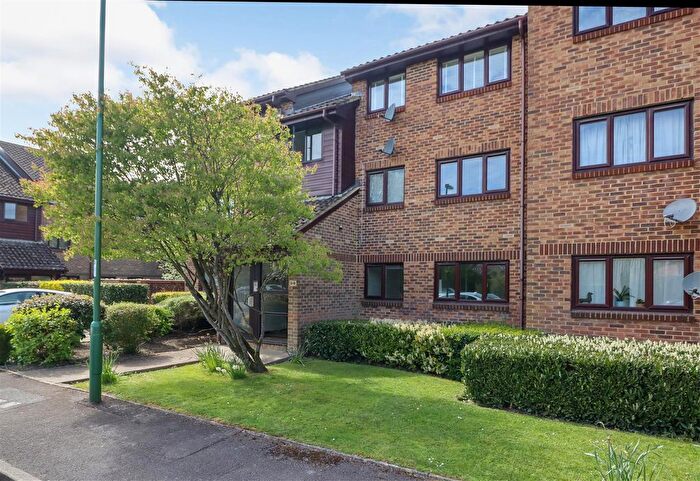 2 Bedroom Flat For Sale In Newbridge Close, Broadbridge Heath, Horsham, RH12