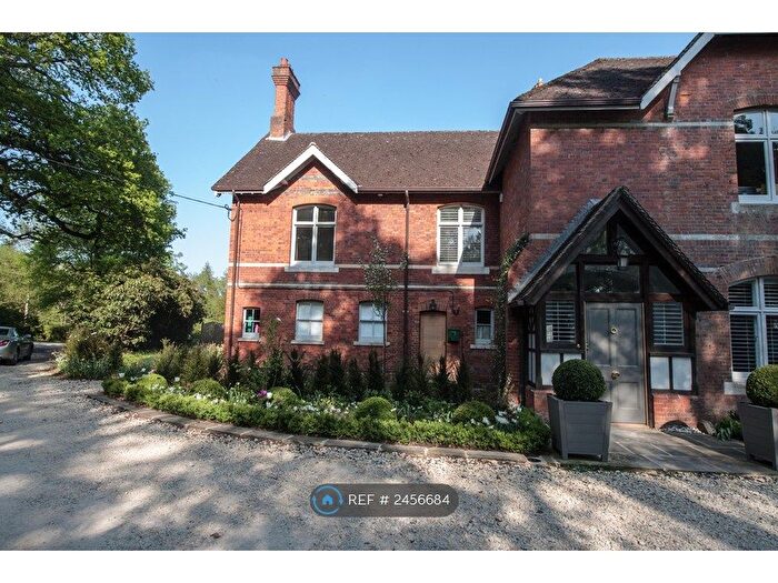 2 Bedroom Flat To Rent In Nalder Hill House, Stockcross, Newbury, RG20