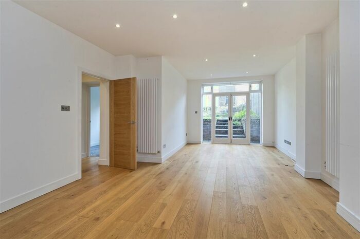 3 Bedroom Flat To Rent In Iffley Road, London, W6