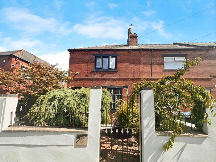 2 Bedroom Terraced House For Sale In Greenfield Avenue, Leeds, LS27